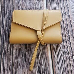 Glass Ladder & Co Tech Organizer